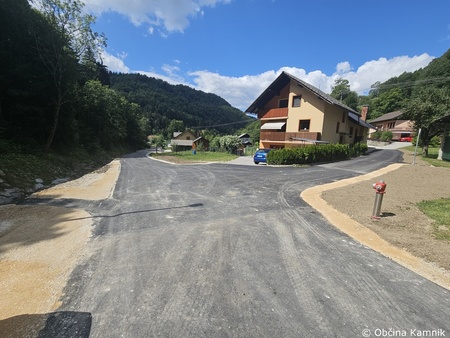 Sanacija poškodovanega cestišca skozi vas Krivčevo